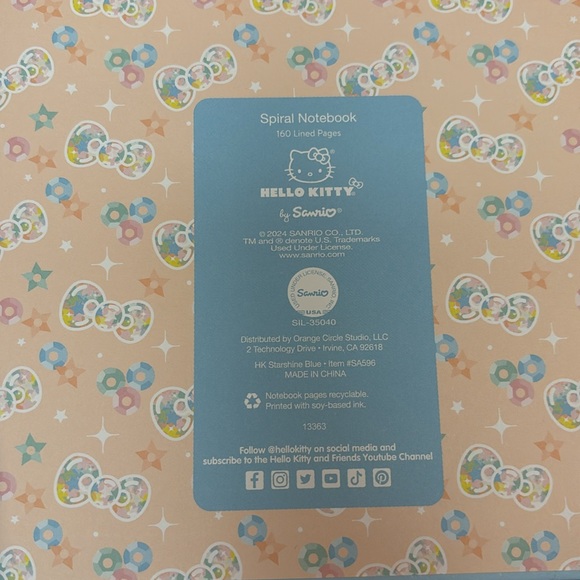 Hello Kitty Special Collection Notebook - Picture 4 of 5